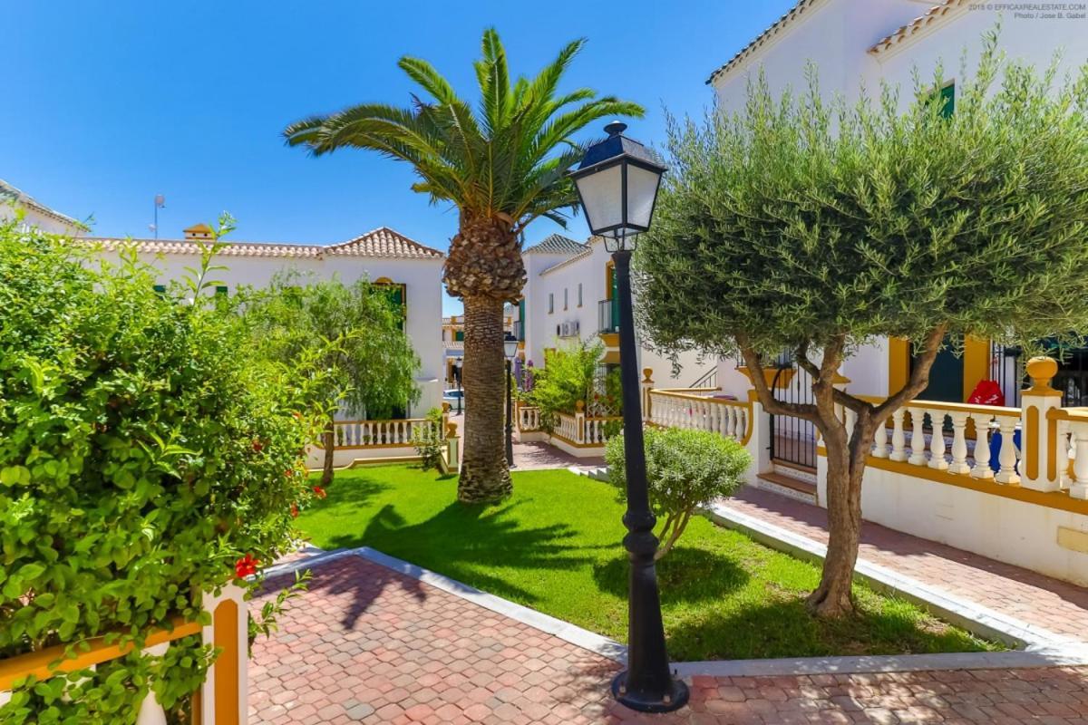 Apartamento Casa Micha Torrevieja Exterior foto