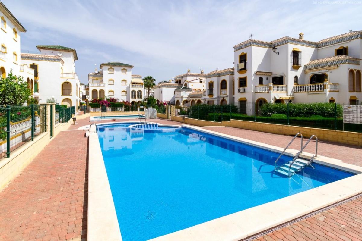 Apartamento Casa Micha Torrevieja Exterior foto